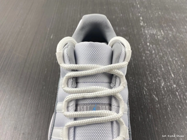 1st Kicks Cement AV2187-140 Air Jordan Low Grey 11 0806